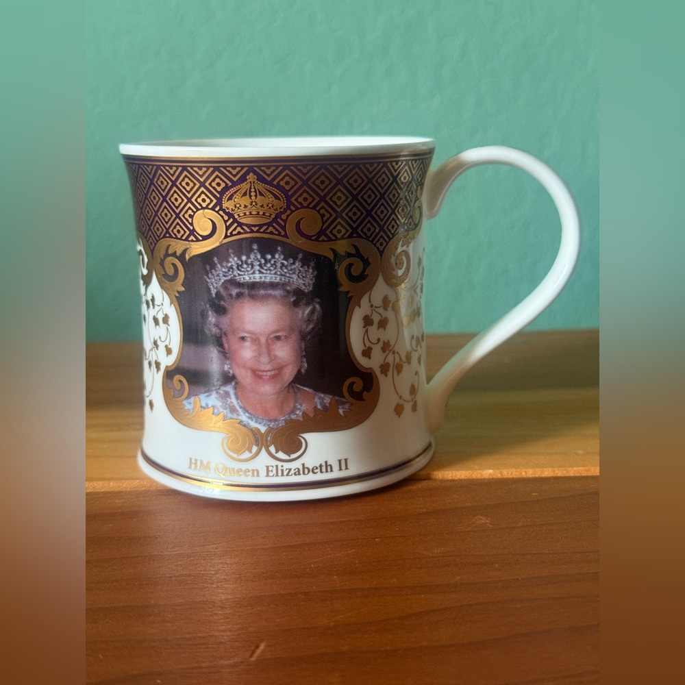Dunoon Queen Elizabeth II Mug Britain’s Longest Reigning Monarch Fine China 3.25